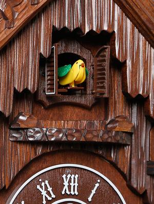 horo(imported)dark brown hand craft hut shaped wooden cuckoo clock45(l)x17(b)x59(h)cm - 15837577 - Standard Image - 4
