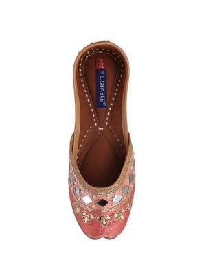 pink slip on jutis - 15861561 - Standard Image - 4