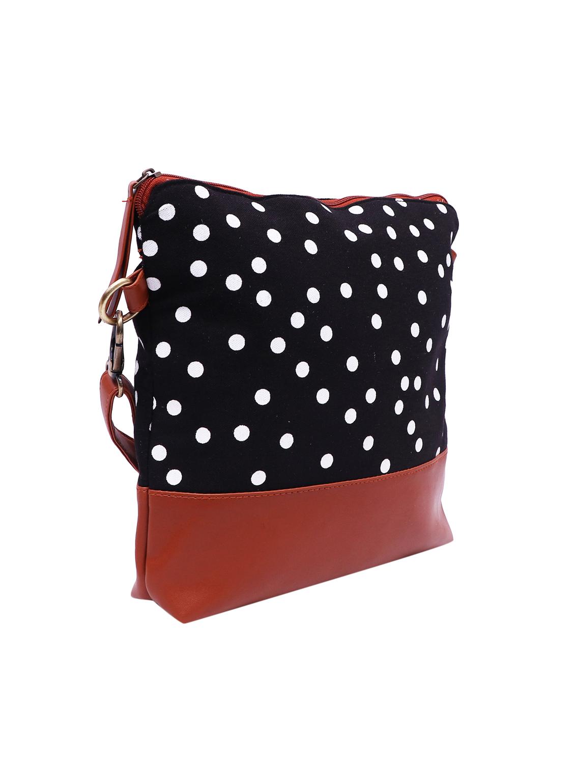 black canvas printed sling bag - 15866887 - Zoom Image - 4