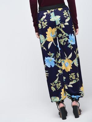 floral mid-rise harem pants - 15868581 - Standard Image - 4