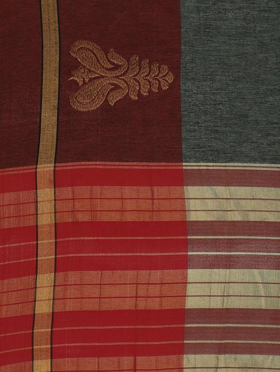 paisley zari border woven saree with blouse - 15876944 - Zoom Image - 4
