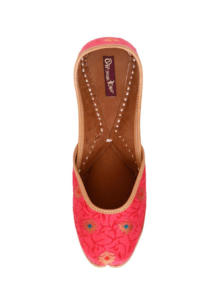 pink slip on jutis - 15897345 - Zoom Image - 4