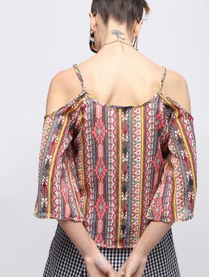 cold shoulder curved hem top - 15897840 - Standard Image - 4
