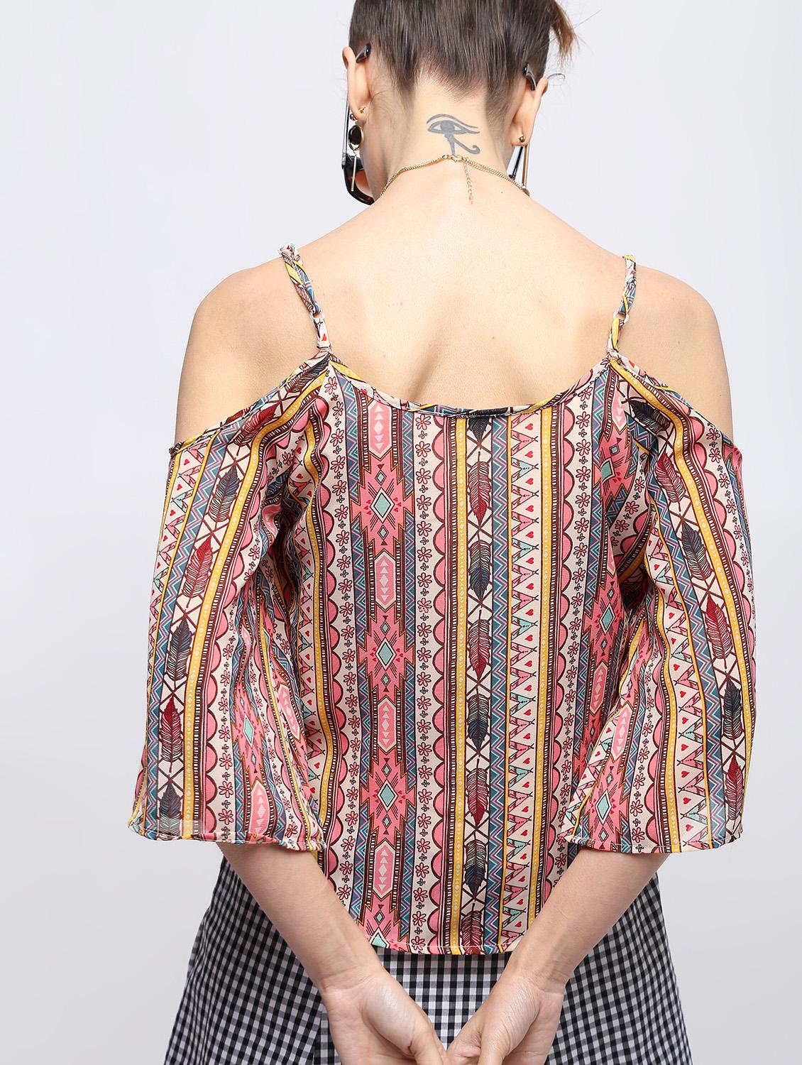 cold shoulder curved hem top - 15897840 - Zoom Image - 4