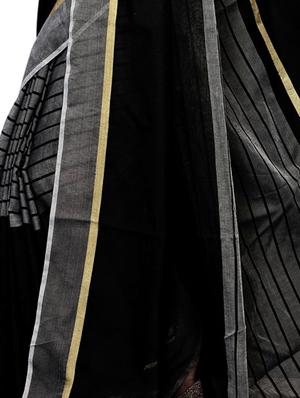 striped black maheshwari saree with blouse - 15898123 - Standard Image - 4