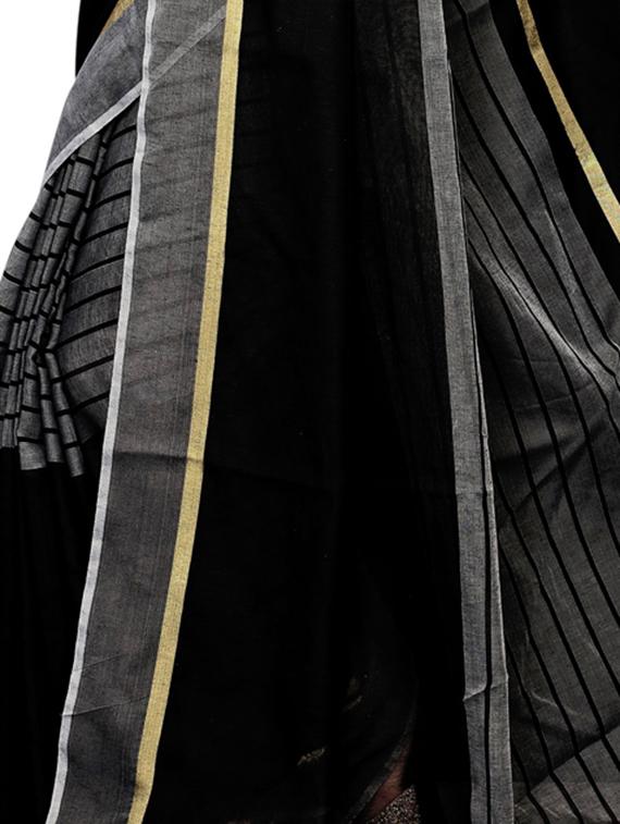 striped black maheshwari saree with blouse - 15898123 - Zoom Image - 4