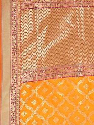paisley zari motif banarasi saree with blouse - 15898594 - Standard Image - 4