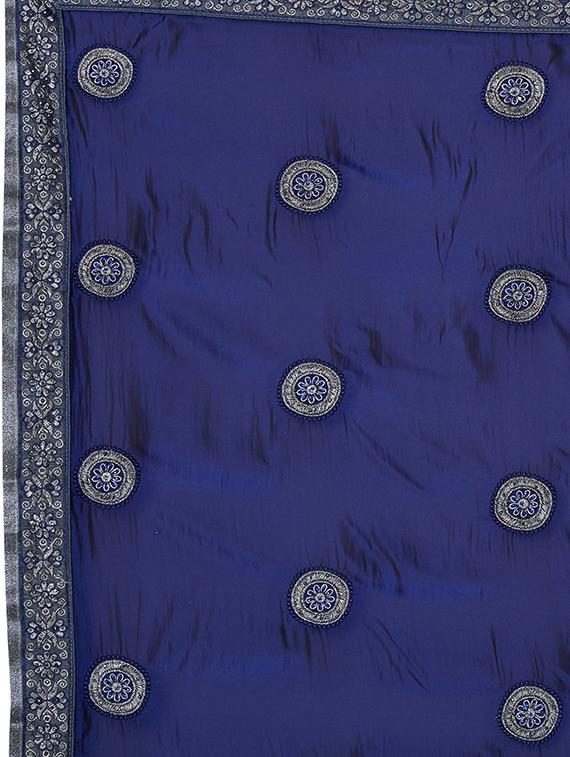 floral embroidered half & half saree with blouse - 15898596 - Zoom Image - 4