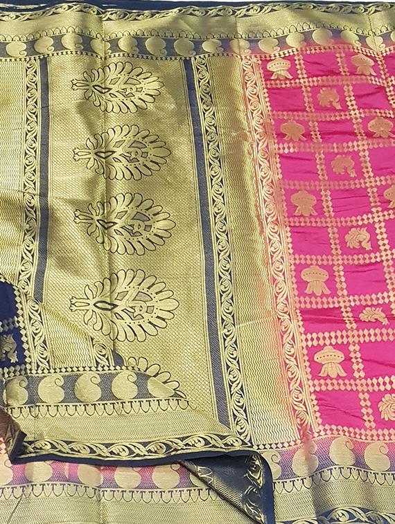 self design patola saree with blouse - 15901662 - Zoom Image - 4