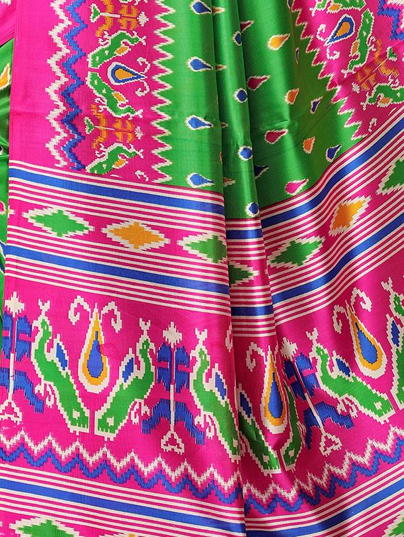 ethnic motif printed saree with blouse - 15940025 - Zoom Image - 4