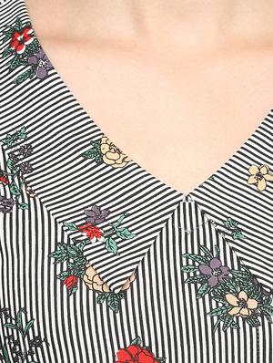Stripes & floral high-low kurta with pant set - 15965382 - Standard Image - 4