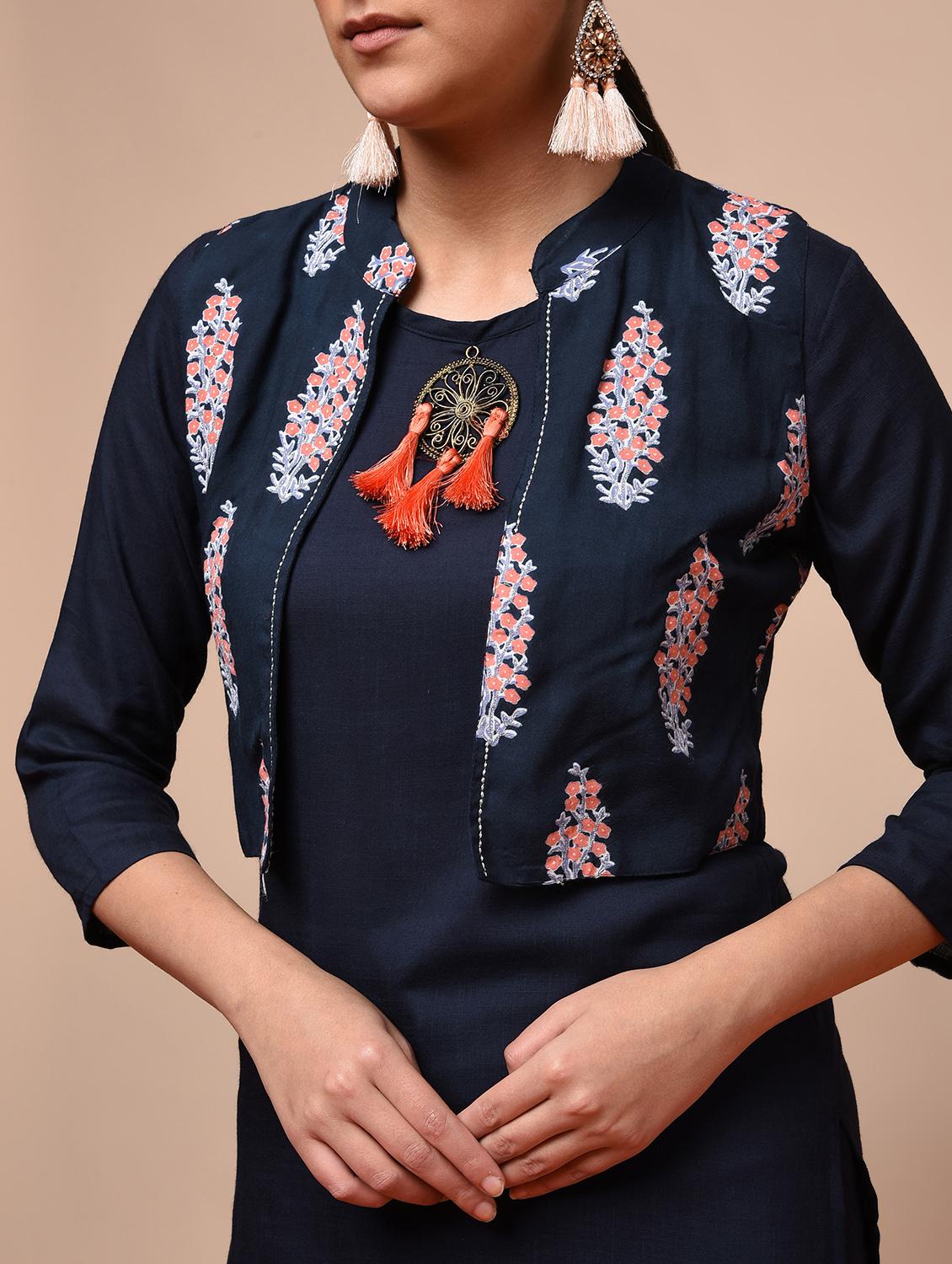 solid straight kurta with printed jacket - 16006415 - Zoom Image - 4