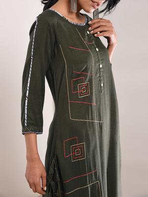 Kaantha asymmetric kurta palazzo set with tassels - 16011132 - Standard Image - 4