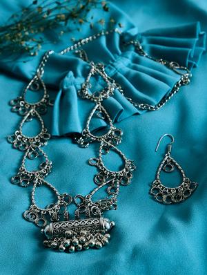 silver metal short necklace - 16040836 - Standard Image - 4