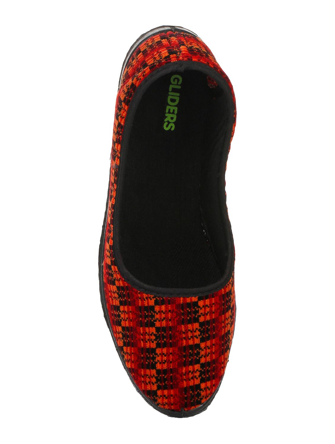 red slip on casual shoes - 16096252 - Zoom Image - 4