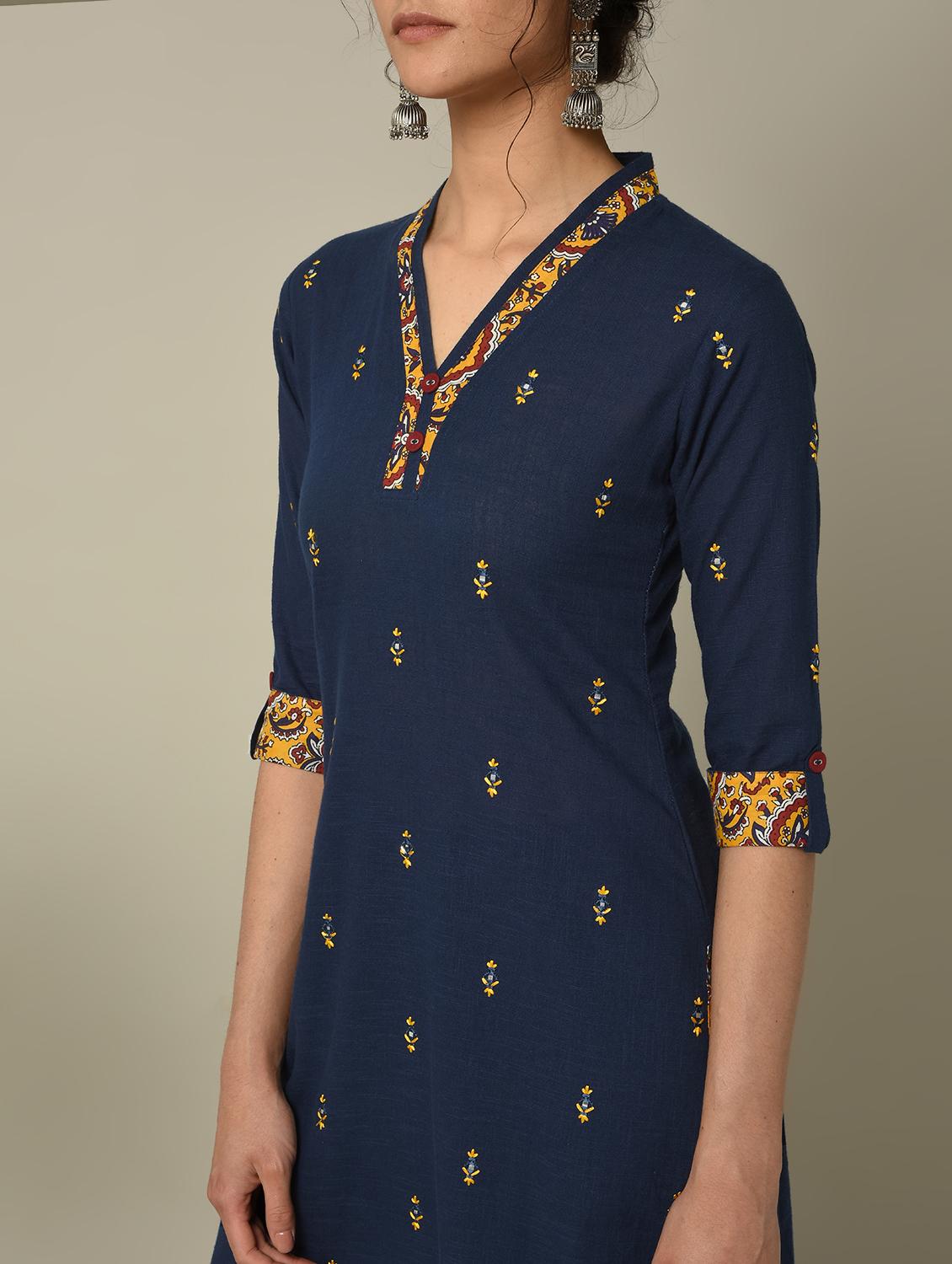 navy embroidered straight kurta - 16167265 - Zoom Image - 4
