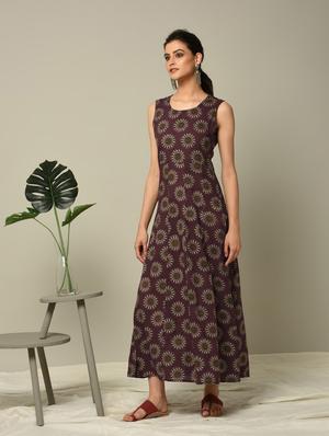 beige pintucks layered kurta - 16167276 - Standard Image - 4