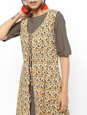 Solid flared kurta with printed jacket - 16190159 - Standard Image - 4