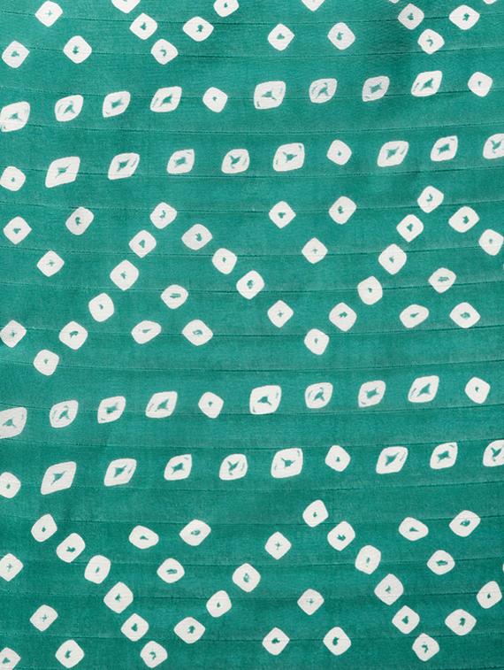 bandhani printed saree with blouse - 16219132 - Zoom Image - 4