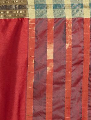 Contrast bordered saree with blouse - 16251913 - Standard Image - 4