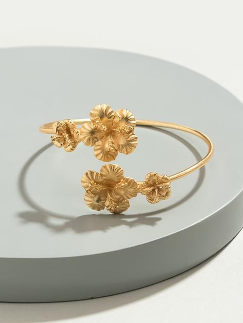 gold brass cuffs bracelet - 16276311 - Very Small Image - 1
