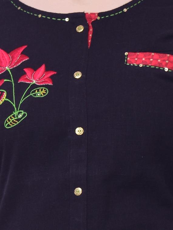 embroidered straight kurta - 16311179 - Zoom Image - 4