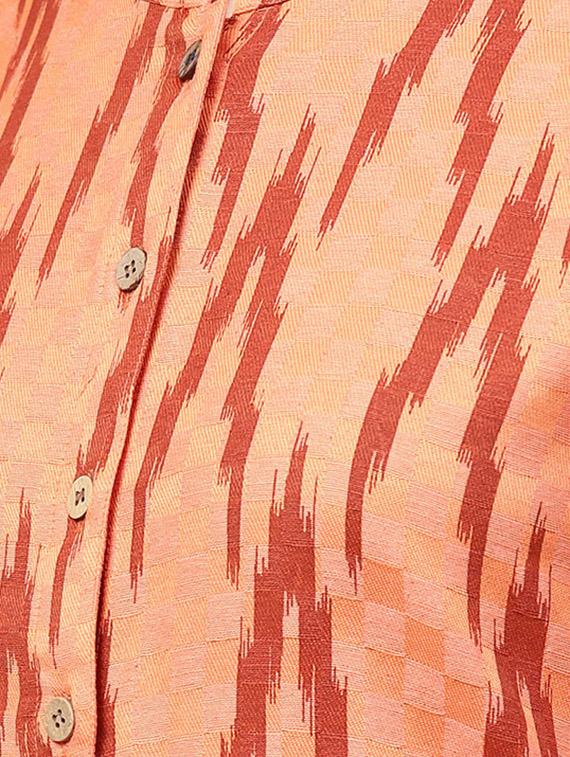 Ikat print front high slit kurta - 16326952 - Zoom Image - 4