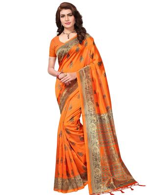 multicolor set of 2 printed saree combo with blouse - 16337001 - Standard Image - 4