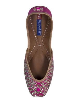 pink slip on jutis - 16341923 - Standard Image - 4