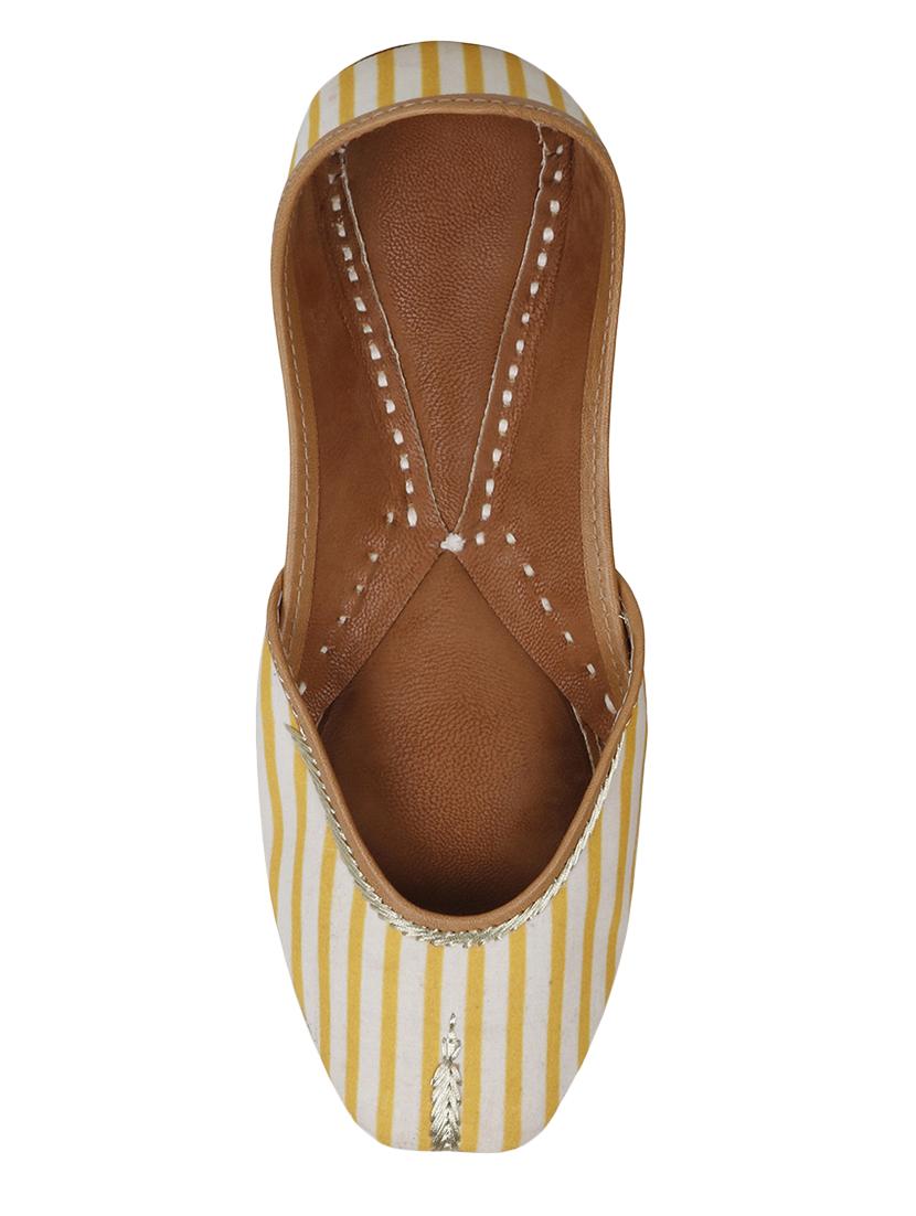 yellow slip on jutis - 16354989 - Zoom Image - 4
