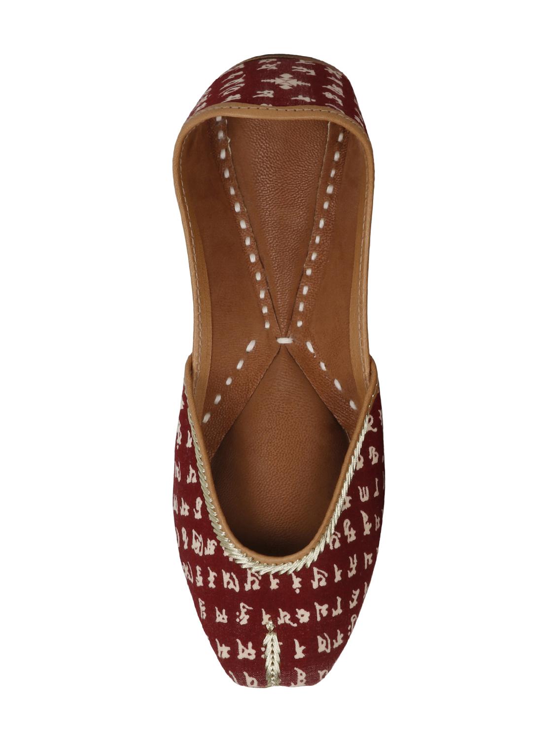 maroon slip on jutis - 16354999 - Zoom Image - 4