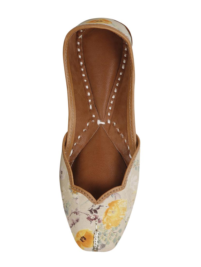 beige slip on jutis - 16355022 - Zoom Image - 4