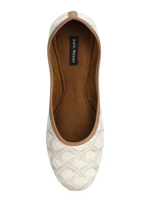 beige slip on jutis - 16368110 - Standard Image - 4