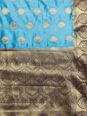 bordered woven saree with blouse - 16380847 - Standard Image - 4