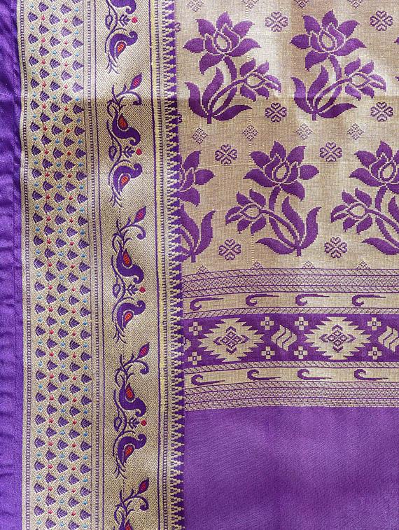 floral woven saree with blouse - 16380850 - Zoom Image - 4