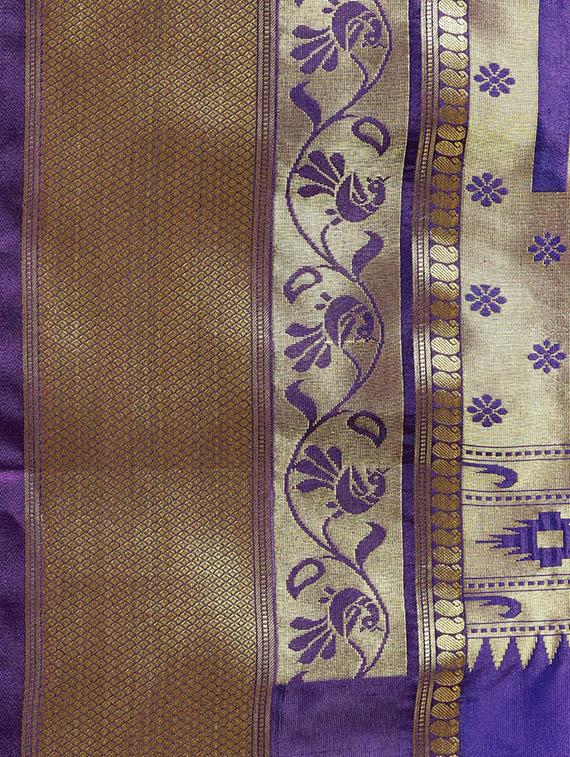 contrast woven saree with blouse - 16380858 - Zoom Image - 4