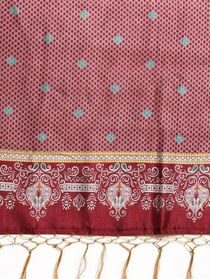 maroon silk blend printed saree with blouse - 16380904 - Standard Image - 4