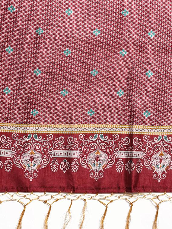 maroon silk blend printed saree with blouse - 16380904 - Zoom Image - 4