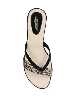black toe separator sandals - 16408651 - Standard Image - 4