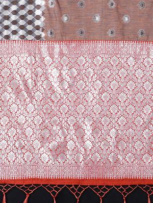 floral zari motif banarasi saree with blouse - 16422109 - Standard Image - 4