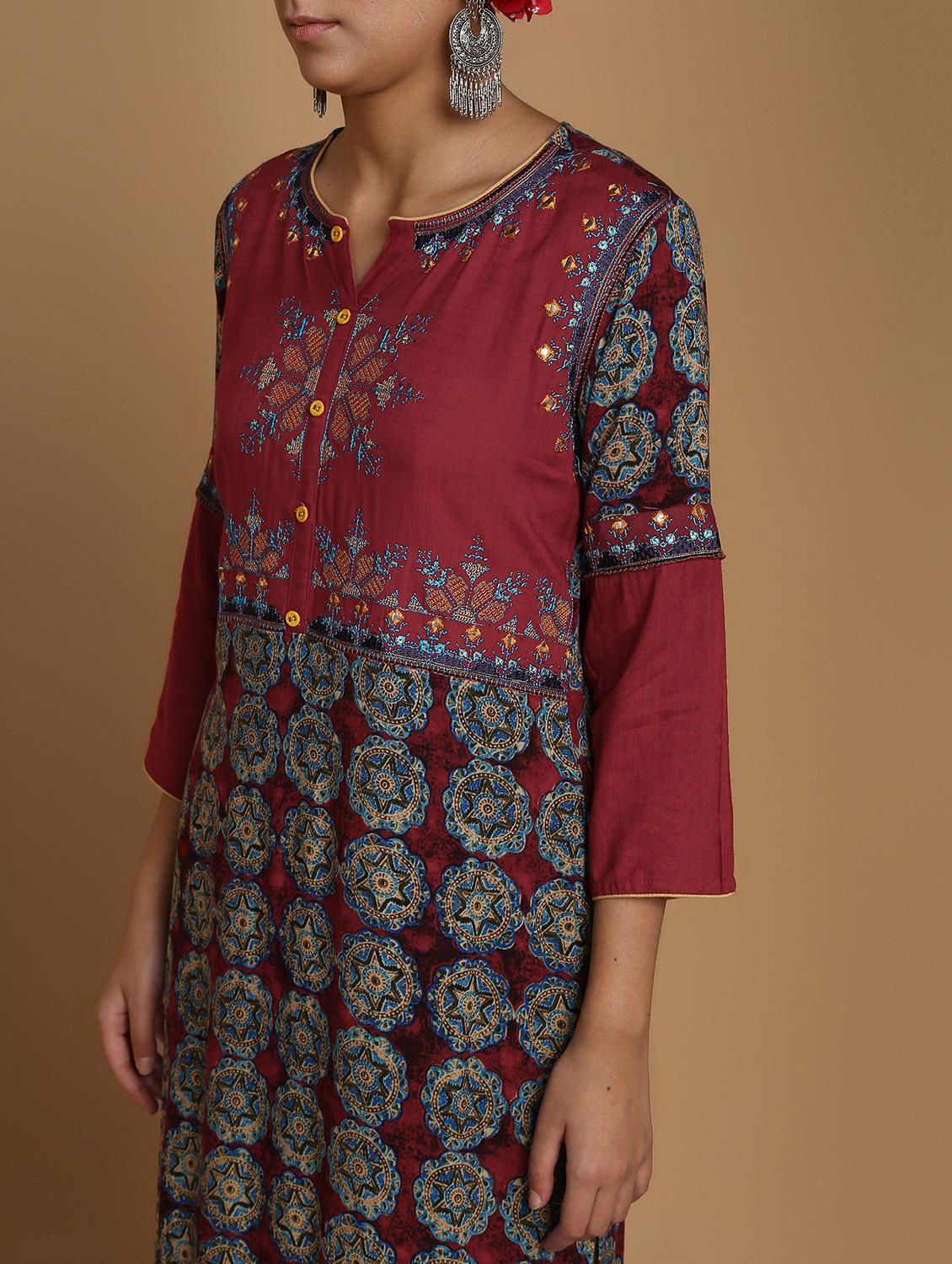 embroidered straight kurta - 16444638 - Zoom Image - 4
