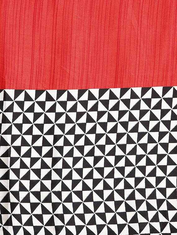 Half & half printed saree with blouse - 16484604 - Zoom Image - 4