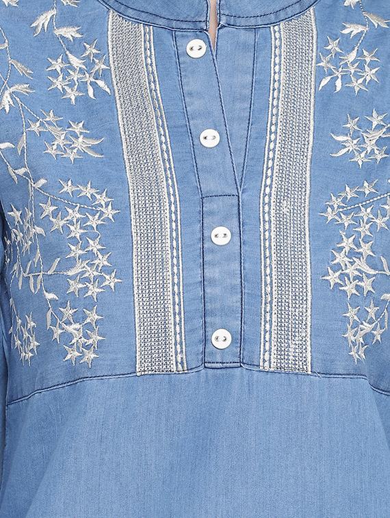 embroidered denim straight kurta - 16524411 - Zoom Image - 4