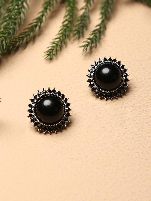 black metal studs earring - 16586126 - Standard Image - 1