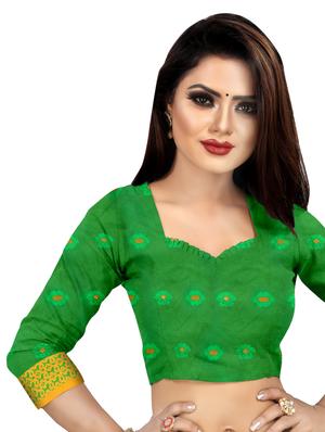 floral kanjivaram saree with blouse - 16592162 - Standard Image - 4