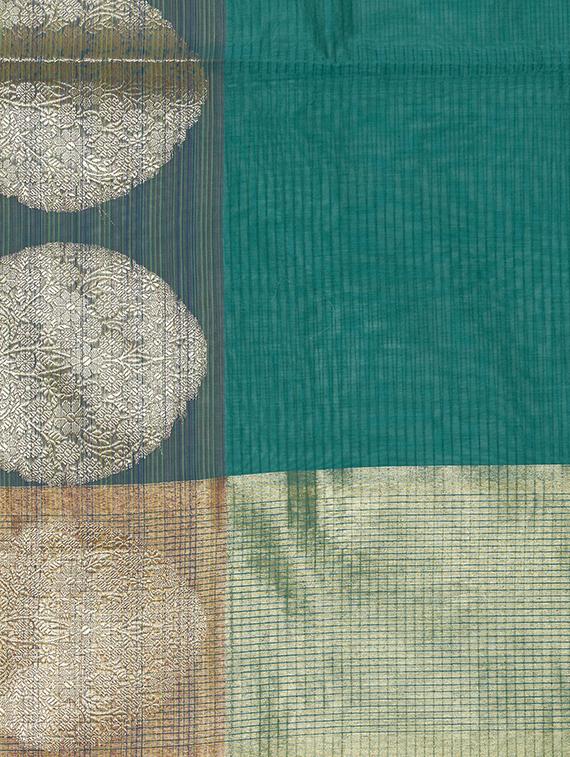 solid borederd banarasi saree with blouse - 16596356 - Zoom Image - 4