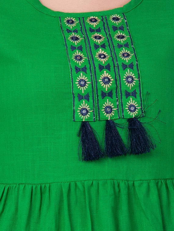 embroidered detail cold shoulder top - 16613634 - Zoom Image - 4