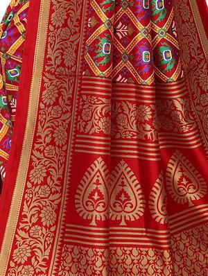 conversational printed saree with blouse - 16620463 - Standard Image - 4