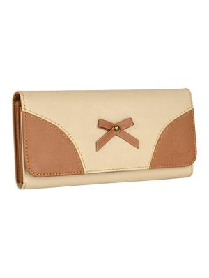 beige leatherette (pu) regular clutch - 16640917 - Standard Image - 4