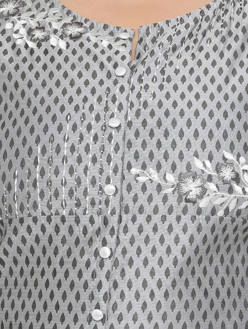 embroidered a-line kurta - 16642935 - Zoom Image - 4
